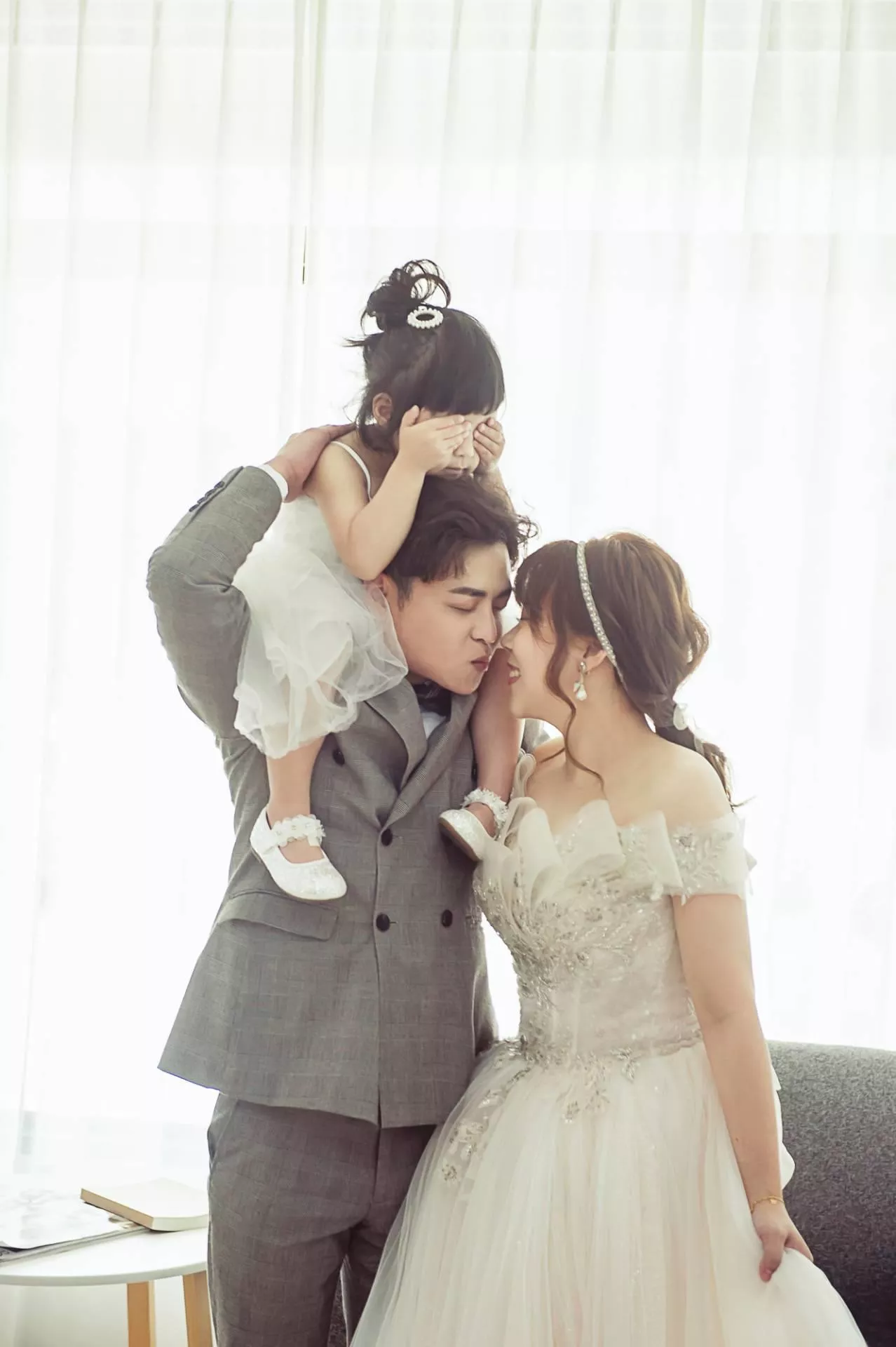 翎-全家福照-婚紗攝影照-婚紗攝影照手工婚紗禮服出租婚紗攝影照-婚紗攝影照-桃園婚紗攝影照W21禮服出租婚紗包套桃園推薦婚紗店新娘秘書新秘新密閨蜜寫真照全家福照桃園韓國韓式婚紗桃園CP值高的婚紗桃園自助婚紗美式婚紗雜誌婚紗電影婚紗62-翎-全家福照(5號攝影師)