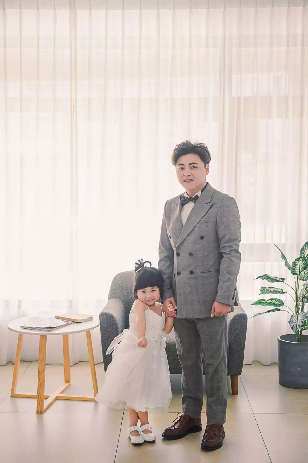 翎-全家福照-婚紗攝影照-婚紗攝影照手工婚紗禮服出租婚紗攝影照-婚紗攝影照-桃園婚紗攝影照W21禮服出租婚紗包套桃園推薦婚紗店新娘秘書新秘新密閨蜜寫真照全家福照桃園韓國韓式婚紗桃園CP值高的婚紗桃園自助婚紗美式婚紗雜誌婚紗電影婚紗64-翎-全家福照(5號攝影師)