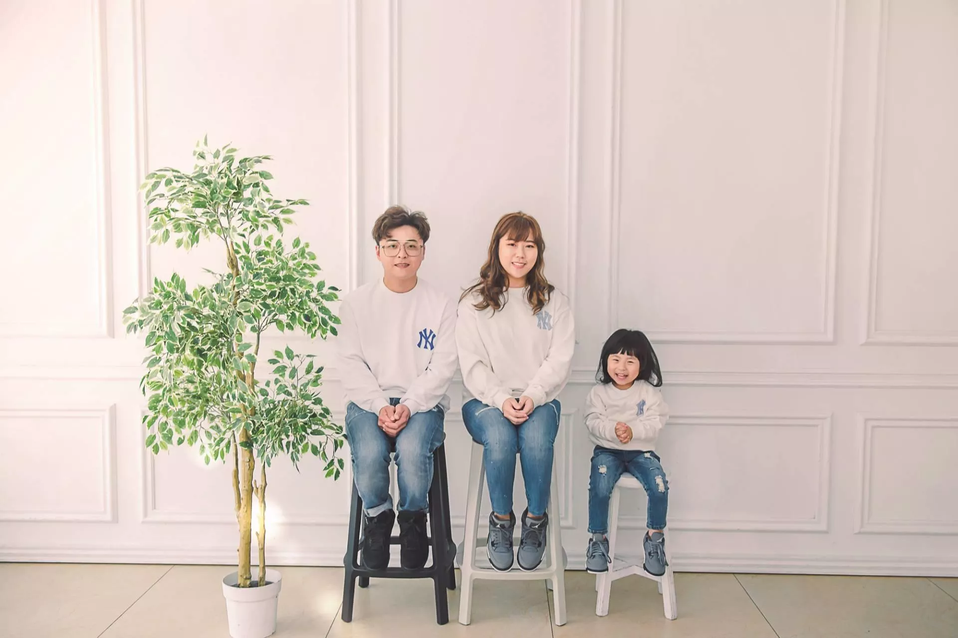 翎-全家福照-婚紗攝影照-婚紗攝影照手工婚紗禮服出租婚紗攝影照-婚紗攝影照-桃園婚紗攝影照W21禮服出租婚紗包套桃園推薦婚紗店新娘秘書新秘新密閨蜜寫真照全家福照桃園韓國韓式婚紗桃園CP值高的婚紗桃園自助婚紗美式婚紗雜誌婚紗電影婚紗72-翎-全家福照(5號攝影師)