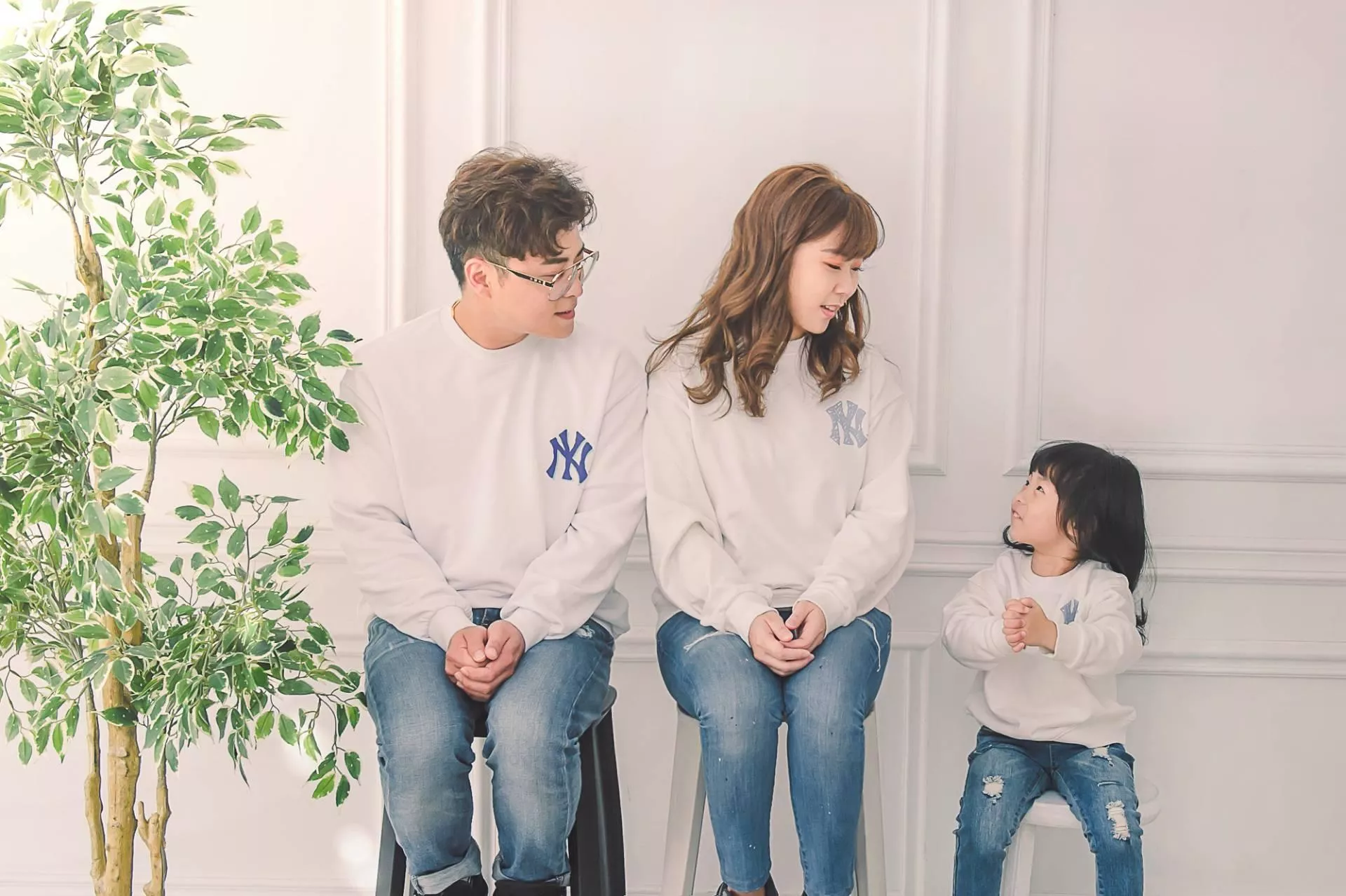 翎-全家福照-婚紗攝影照-婚紗攝影照手工婚紗禮服出租婚紗攝影照-婚紗攝影照-桃園婚紗攝影照W21禮服出租婚紗包套桃園推薦婚紗店新娘秘書新秘新密閨蜜寫真照全家福照桃園韓國韓式婚紗桃園CP值高的婚紗桃園自助婚紗美式婚紗雜誌婚紗電影婚紗73-翎-全家福照(5號攝影師)