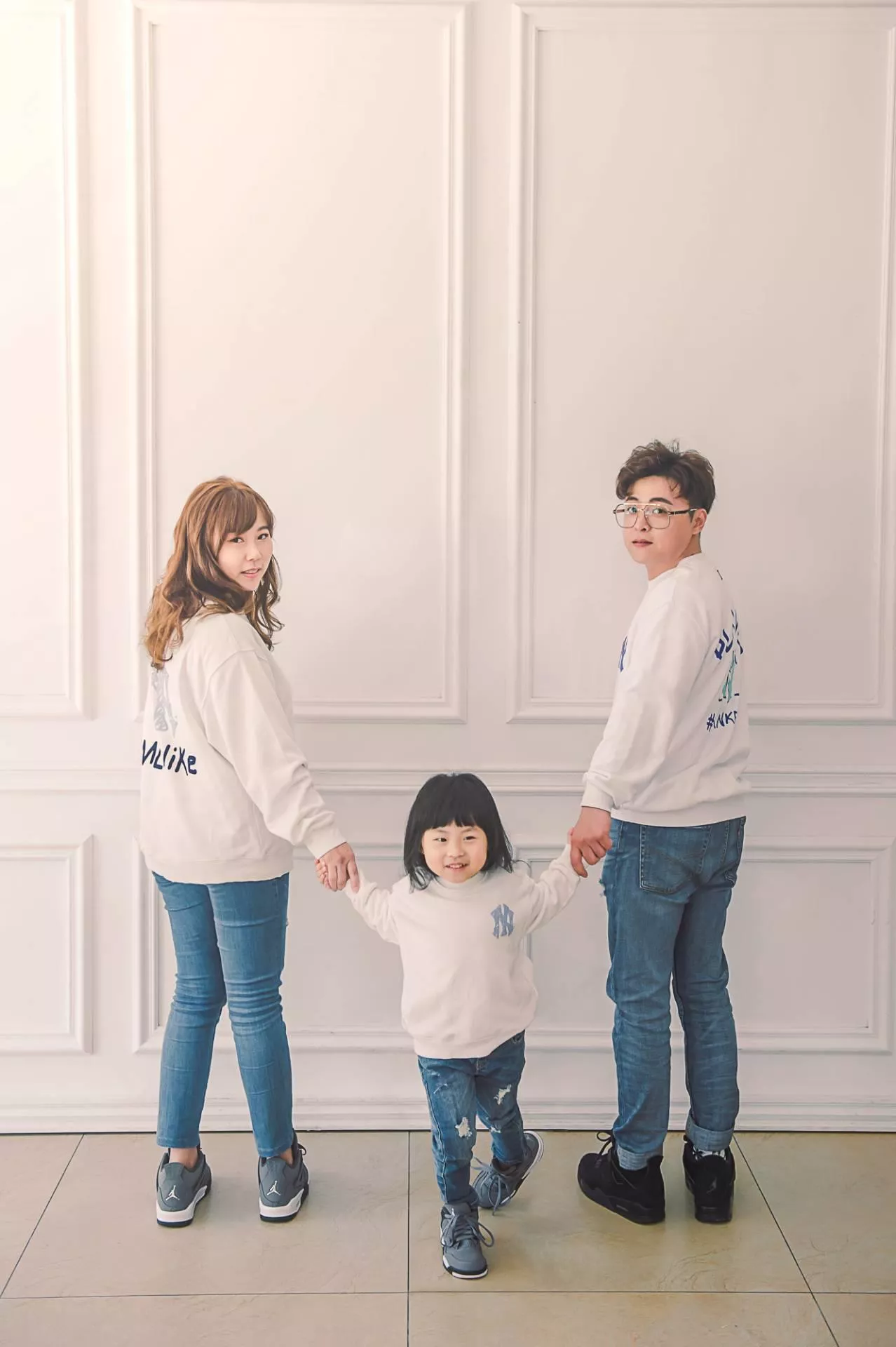 翎-全家福照-婚紗攝影照-婚紗攝影照手工婚紗禮服出租婚紗攝影照-婚紗攝影照-桃園婚紗攝影照W21禮服出租婚紗包套桃園推薦婚紗店新娘秘書新秘新密閨蜜寫真照全家福照桃園韓國韓式婚紗桃園CP值高的婚紗桃園自助婚紗美式婚紗雜誌婚紗電影婚紗74-翎-全家福照(5號攝影師)