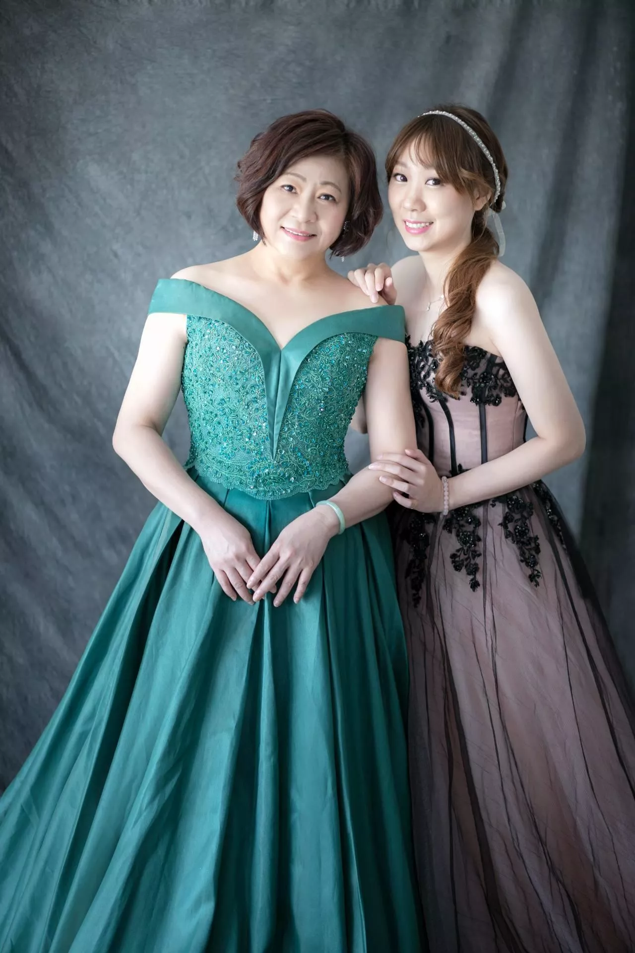 毓-全家福照-婚紗攝影照-婚紗攝影照手工婚紗禮服出租婚紗攝影照-婚紗攝影照-桃園婚紗攝影照W21禮服出租婚紗包套桃園推薦婚紗店新娘秘書新秘新密閨蜜寫真照全家福照桃園韓國韓式婚紗桃園CP值高的婚紗桃園自助婚紗美式婚紗雜誌婚紗電影婚紗68-毓-全家福照(1號攝影師)