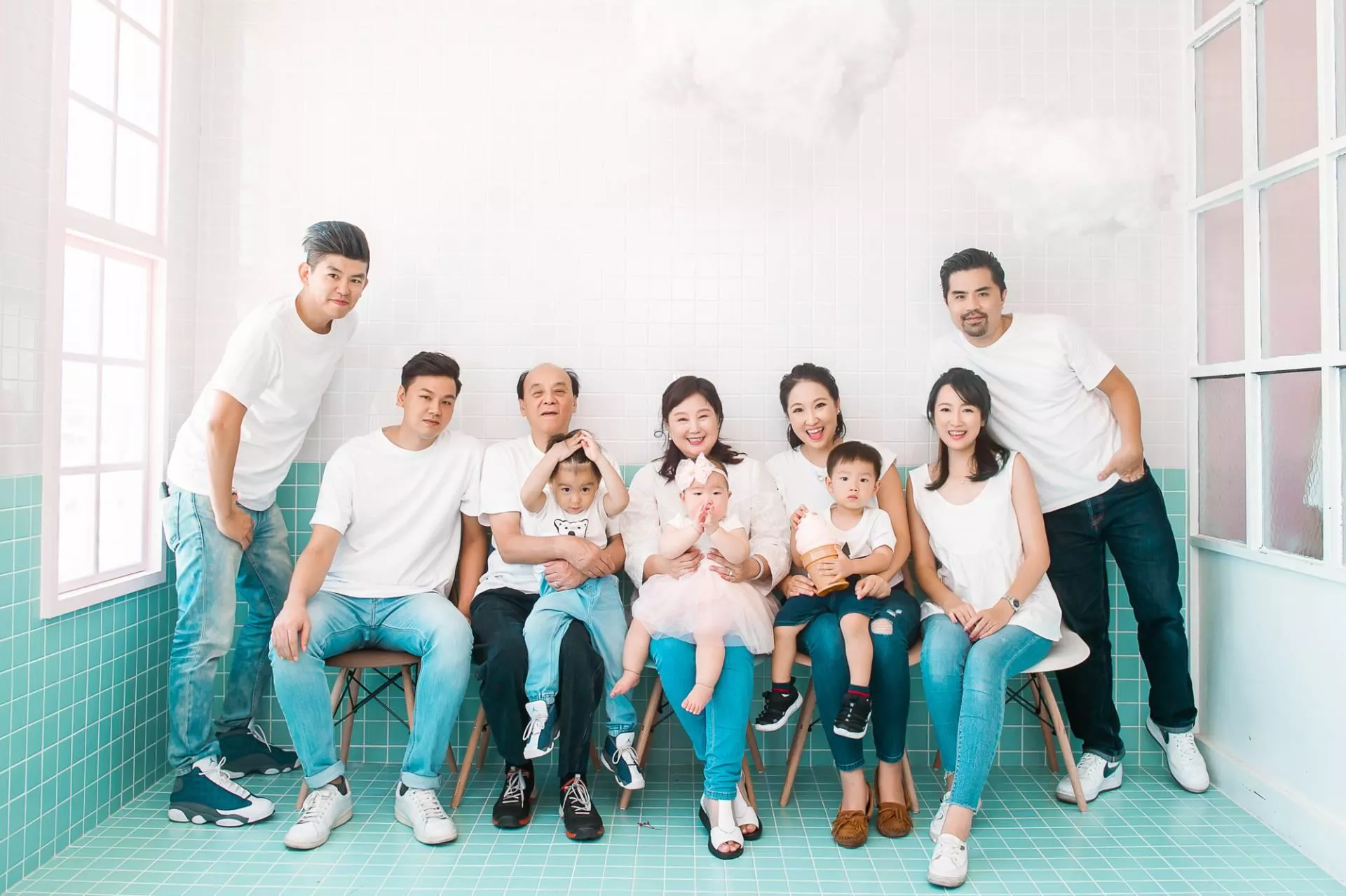 玫君-全家福婚紗攝影照-婚紗攝影照手工婚紗禮服出租婚紗攝影照-婚紗攝影照-桃園婚紗攝影照W21禮服出租婚紗包套桃園推薦婚紗店新娘秘書新秘新密閨蜜寫真照全家福照桃園韓國韓式婚紗桃園CP值高的婚紗桃園自助婚紗美式婚紗雜誌婚紗電影婚紗12-君-全家福照(5號攝影師)