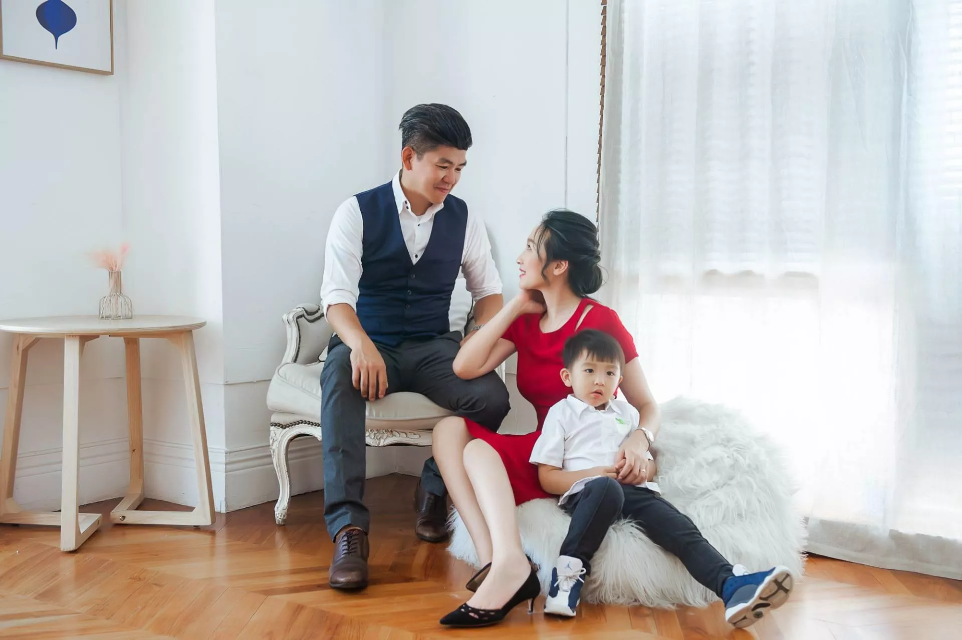 玫君-全家福婚紗攝影照-婚紗攝影照手工婚紗禮服出租婚紗攝影照-婚紗攝影照-桃園婚紗攝影照W21禮服出租婚紗包套桃園推薦婚紗店新娘秘書新秘新密閨蜜寫真照全家福照桃園韓國韓式婚紗桃園CP值高的婚紗桃園自助婚紗美式婚紗雜誌婚紗電影婚紗16-君-全家福照(5號攝影師)