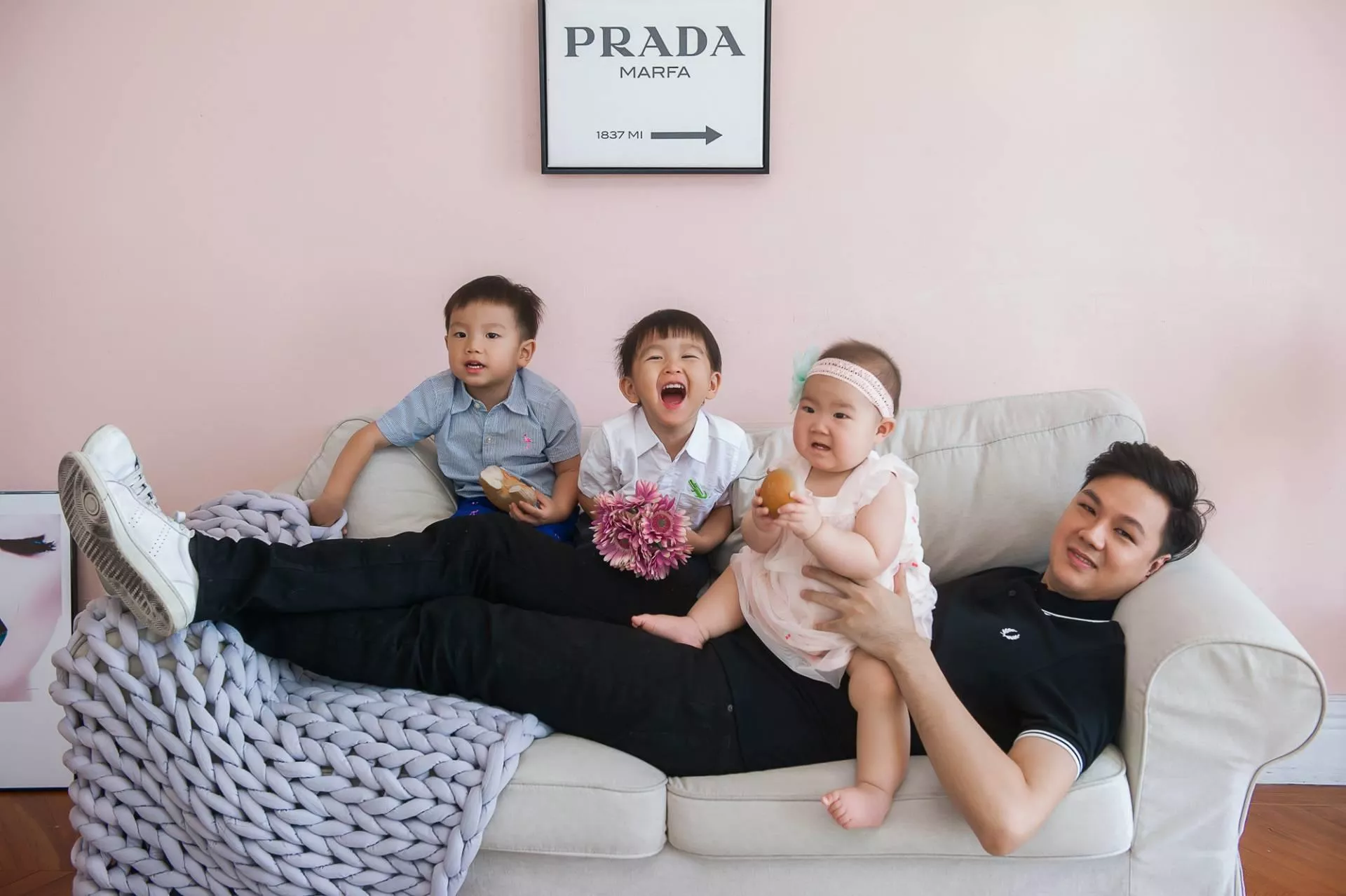 玫君-全家福婚紗攝影照-婚紗攝影照手工婚紗禮服出租婚紗攝影照-婚紗攝影照-桃園婚紗攝影照W21禮服出租婚紗包套桃園推薦婚紗店新娘秘書新秘新密閨蜜寫真照全家福照桃園韓國韓式婚紗桃園CP值高的婚紗桃園自助婚紗美式婚紗雜誌婚紗電影婚紗22-君-全家福照(5號攝影師)