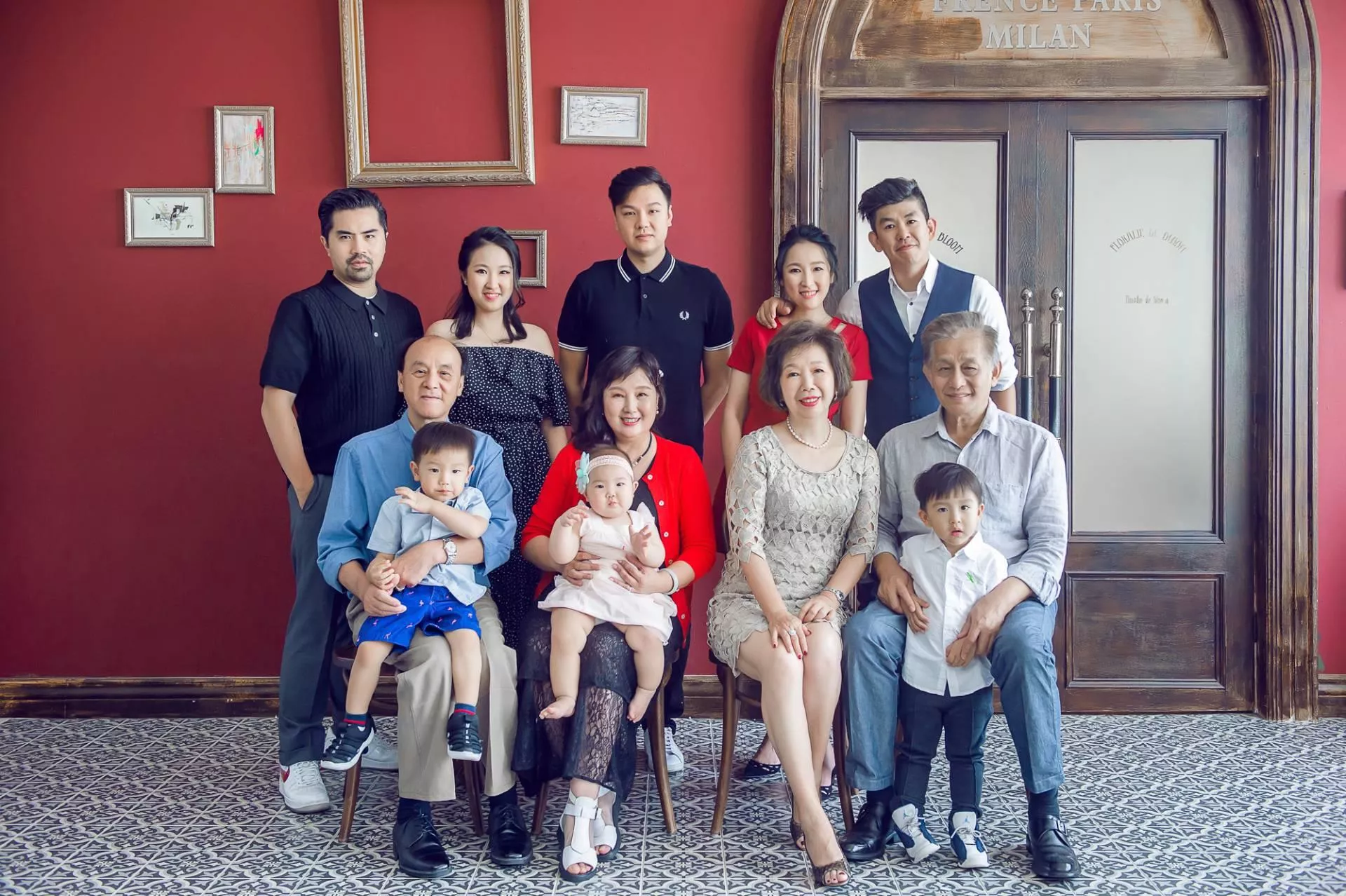 玫君-全家福婚紗攝影照-婚紗攝影照手工婚紗禮服出租婚紗攝影照-婚紗攝影照-桃園婚紗攝影照W21禮服出租婚紗包套桃園推薦婚紗店新娘秘書新秘新密閨蜜寫真照全家福照桃園韓國韓式婚紗桃園CP值高的婚紗桃園自助婚紗美式婚紗雜誌婚紗電影婚紗23-君-全家福照(5號攝影師)