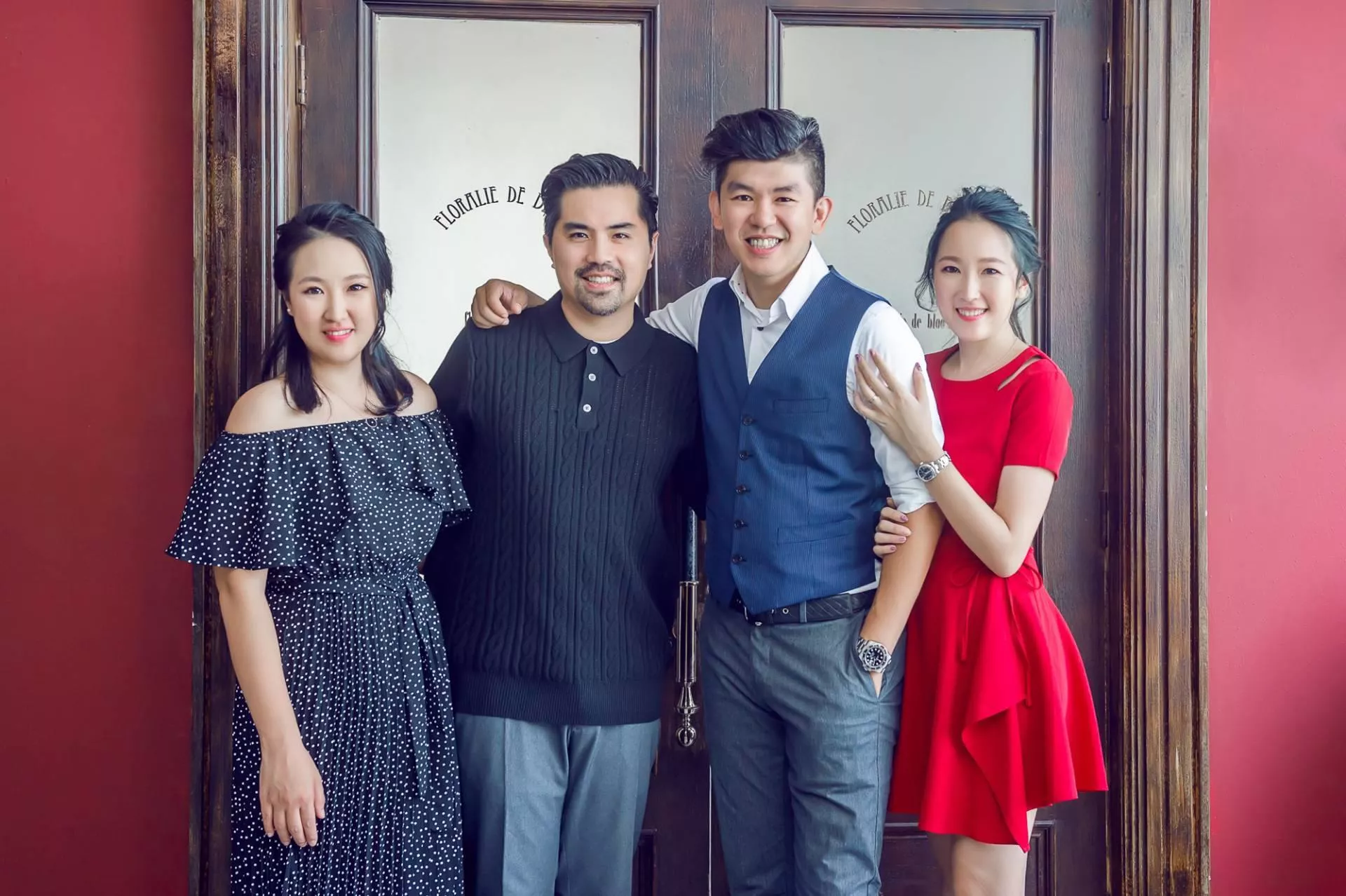 玫君-全家福婚紗攝影照-婚紗攝影照手工婚紗禮服出租婚紗攝影照-婚紗攝影照-桃園婚紗攝影照W21禮服出租婚紗包套桃園推薦婚紗店新娘秘書新秘新密閨蜜寫真照全家福照桃園韓國韓式婚紗桃園CP值高的婚紗桃園自助婚紗美式婚紗雜誌婚紗電影婚紗28-君-全家福照(5號攝影師)