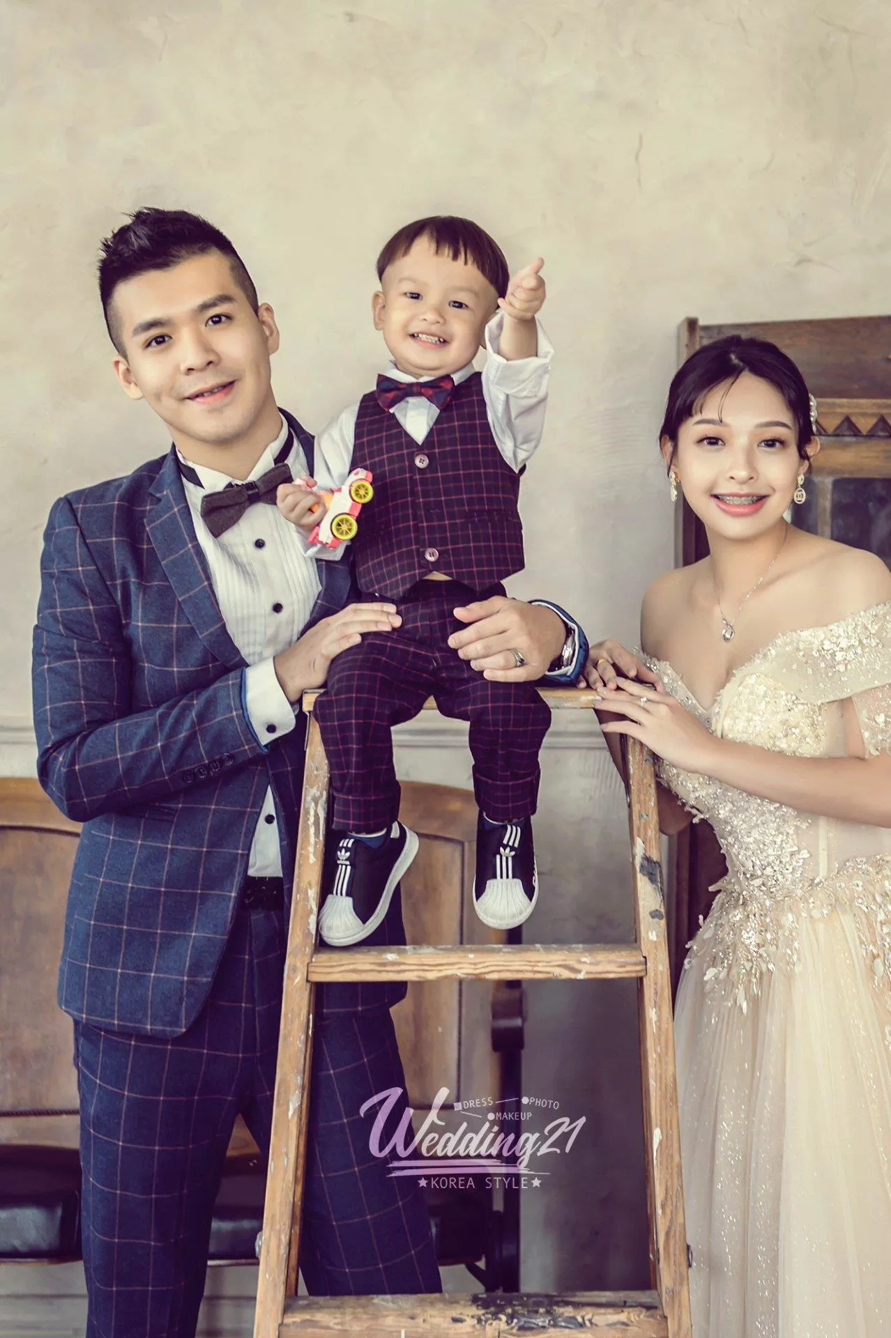 wedding21韓式婚紗-全家福照-婚紗攝影照-婚紗攝影照手工婚紗禮服出租短髮新娘婚紗攝影照-婚紗攝影照-桃園婚紗攝影照W21禮服出租婚紗包套桃園推薦婚紗店新娘秘書新秘新密閨蜜寫真照全家福照桃園韓國韓式婚紗桃園CP值高的婚紗桃園自助婚紗美式婚紗雜誌婚紗電影婚紗3-羽-全家福寫真攝影照(1號攝影師)