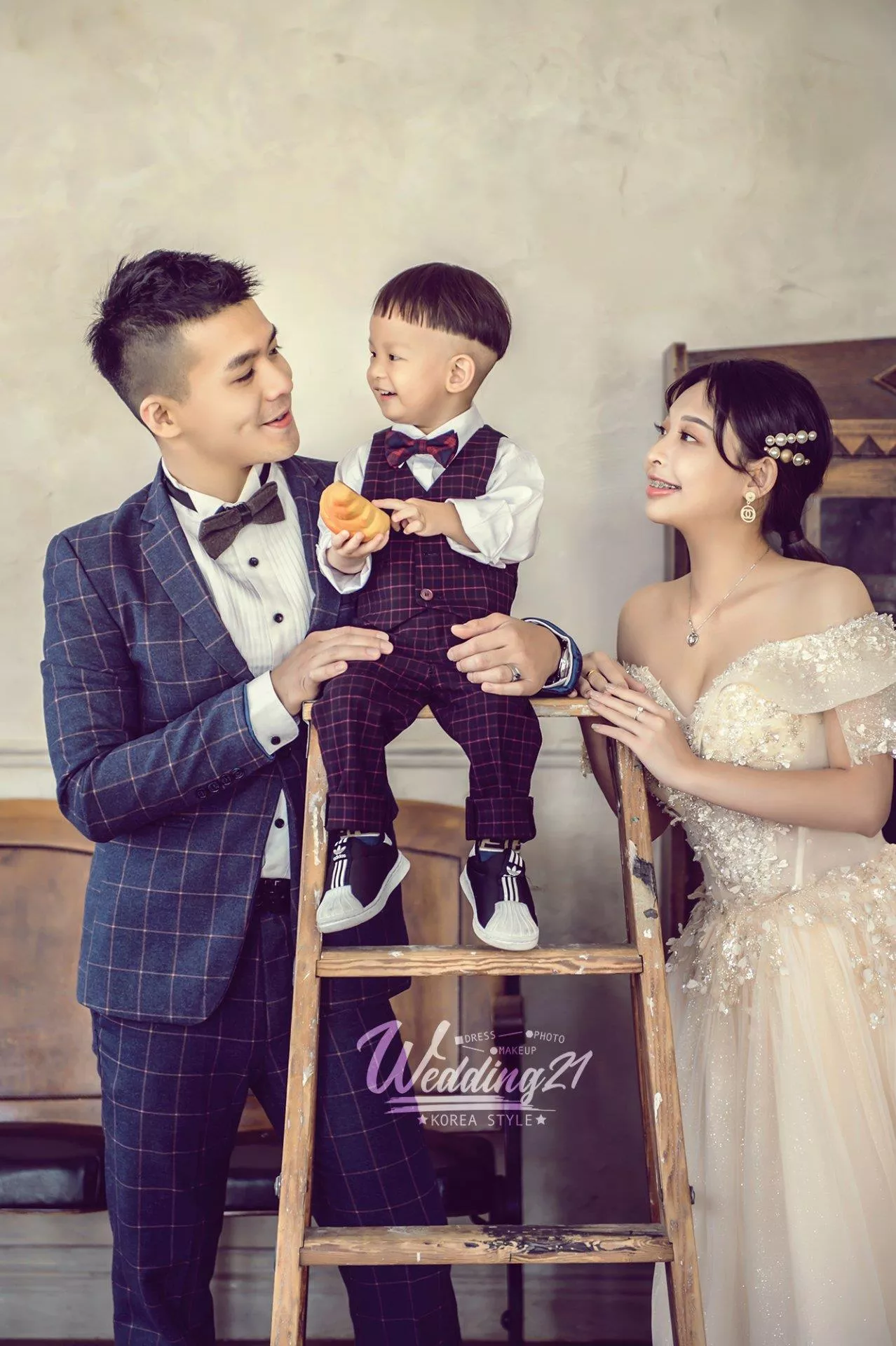 wedding21韓式婚紗-全家福照-婚紗攝影照-婚紗攝影照手工婚紗禮服出租短髮新娘婚紗攝影照-婚紗攝影照-桃園婚紗攝影照W21禮服出租婚紗包套桃園推薦婚紗店新娘秘書新秘新密閨蜜寫真照全家福照桃園韓國韓式婚紗桃園CP值高的婚紗桃園自助婚紗美式婚紗雜誌婚紗電影婚紗4-羽-全家福寫真攝影照(1號攝影師)