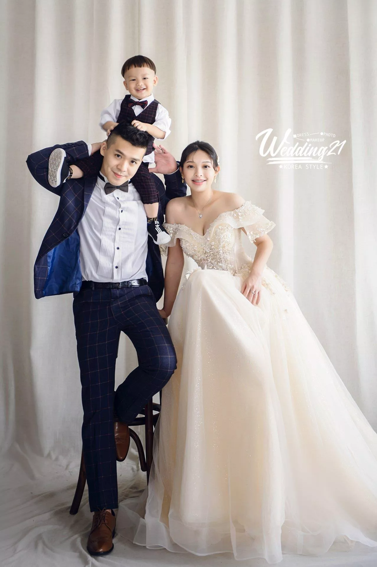 wedding21韓式婚紗-全家福照-婚紗攝影照-婚紗攝影照手工婚紗禮服出租短髮新娘婚紗攝影照-婚紗攝影照-桃園婚紗攝影照W21禮服出租婚紗包套桃園推薦婚紗店新娘秘書新秘新密閨蜜寫真照全家福照桃園韓國韓式婚紗桃園CP值高的婚紗桃園自助婚紗美式婚紗雜誌婚紗電影婚紗6-羽-全家福寫真攝影照(1號攝影師)