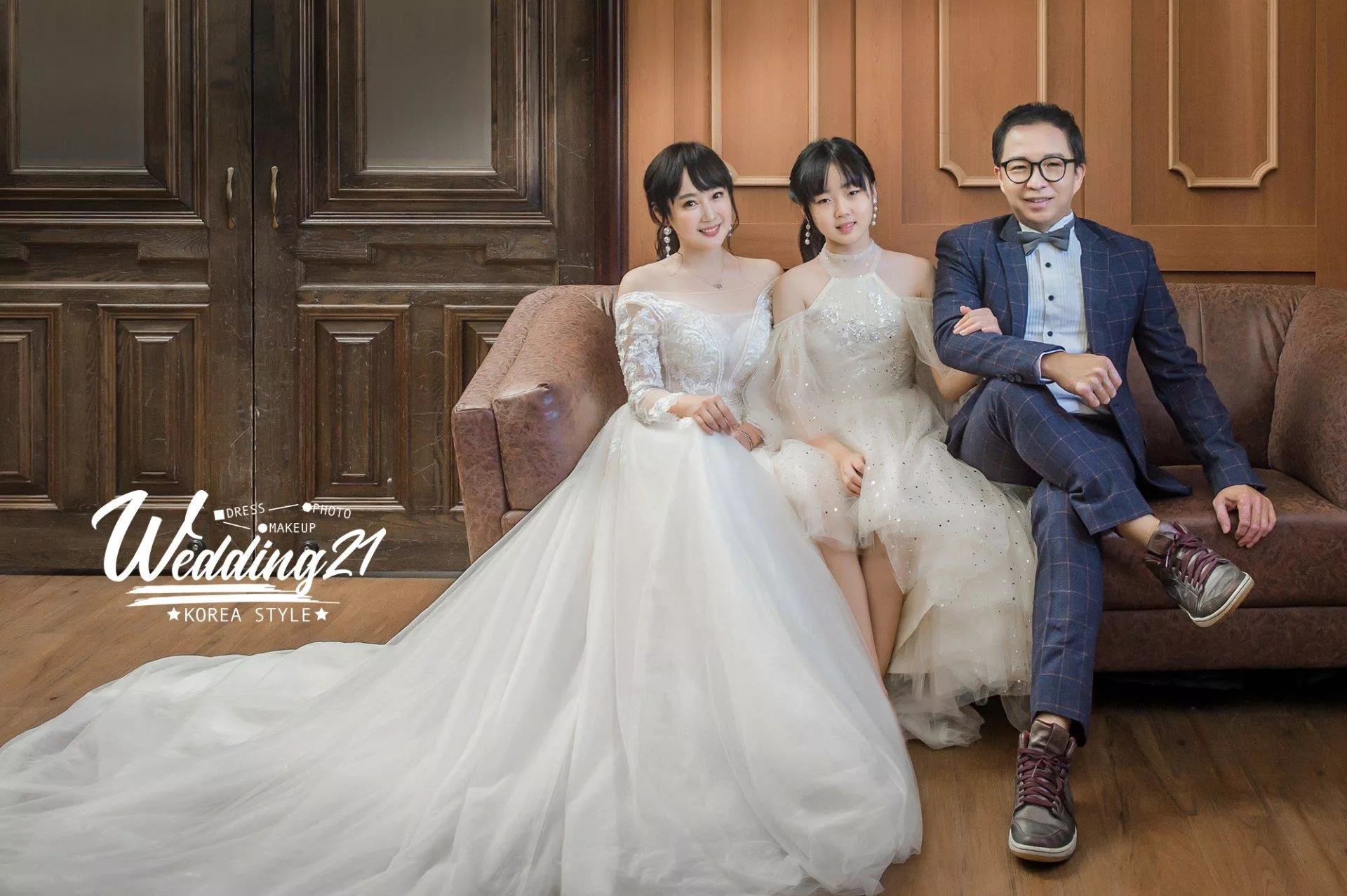 陳立芹鄧廣福幸福電台wedding21韓式婚紗-C-婚紗攝影照-婚紗攝影照手工婚紗禮服出租短髮新娘婚紗攝影照-婚紗攝影照-桃園婚紗攝影照W21禮服出租婚紗包套桃園推薦婚紗店新娘秘書新秘新密閨蜜寫真照全家福照桃園韓國韓式婚紗桃園CP值高的婚紗桃園自助婚紗美式婚紗雜誌婚紗電影婚紗15-陳立芹鄧廣福幸福電台-全家福照(5號攝影師)