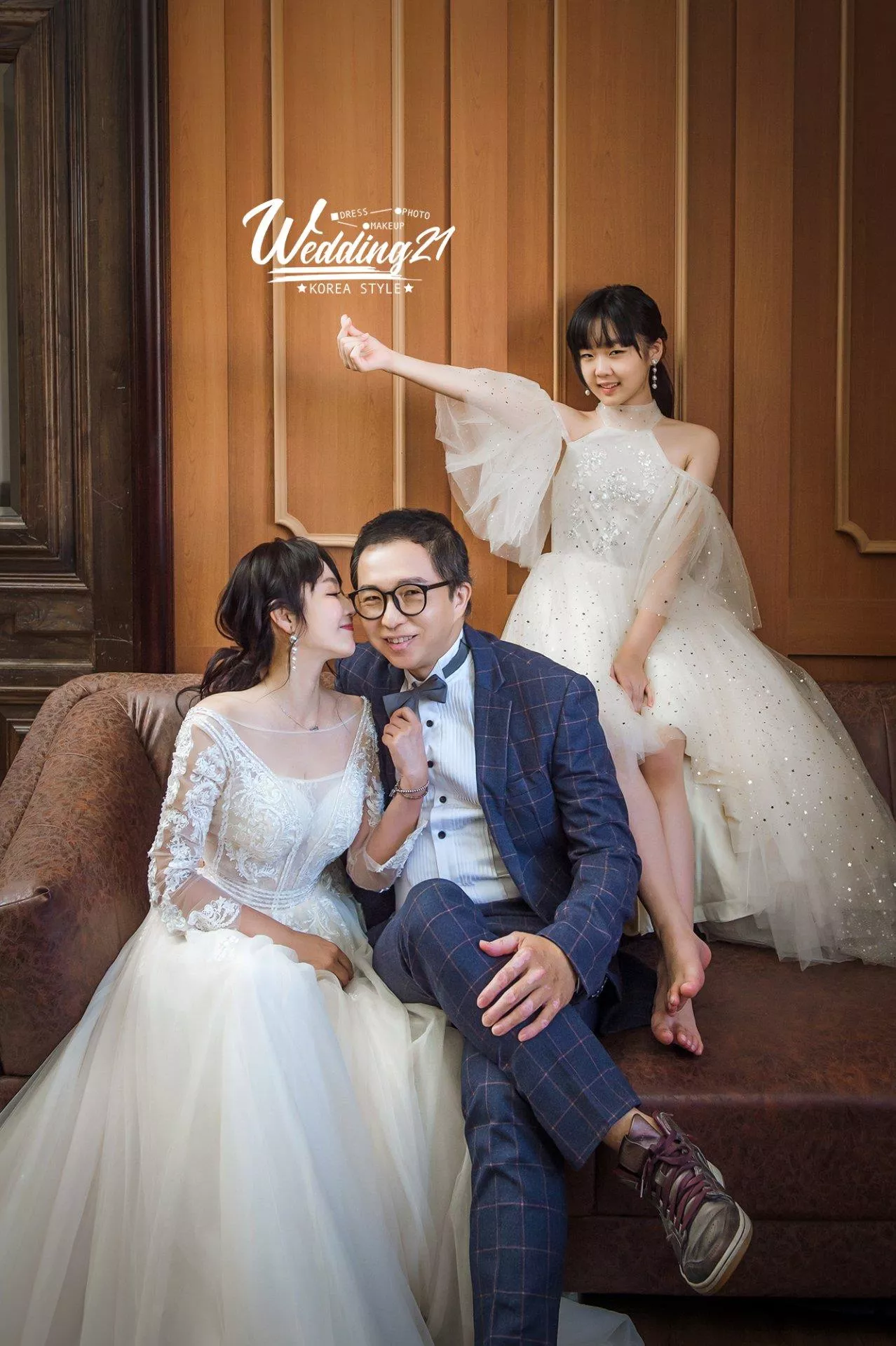 陳立芹鄧廣福幸福電台wedding21韓式婚紗-C-婚紗攝影照-婚紗攝影照手工婚紗禮服出租短髮新娘婚紗攝影照-婚紗攝影照-桃園婚紗攝影照W21禮服出租婚紗包套桃園推薦婚紗店新娘秘書新秘新密閨蜜寫真照全家福照桃園韓國韓式婚紗桃園CP值高的婚紗桃園自助婚紗美式婚紗雜誌婚紗電影婚紗16-陳立芹鄧廣福幸福電台-全家福照(5號攝影師)