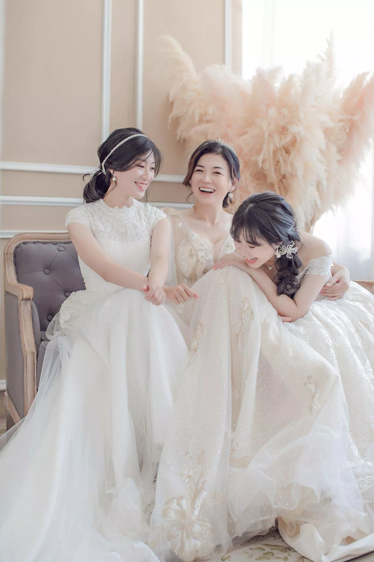 婕寧-婚紗攝影照-桃園婚紗攝影照W21禮服出租婚紗包套桃園推薦婚紗店新娘秘書新秘新密閨蜜寫真照全家福照桃園韓國韓式婚紗桃園CP值高的婚紗桃園自助婚紗美式婚紗雜誌婚紗電影婚紗2-寧-全家福照(5號攝影師)