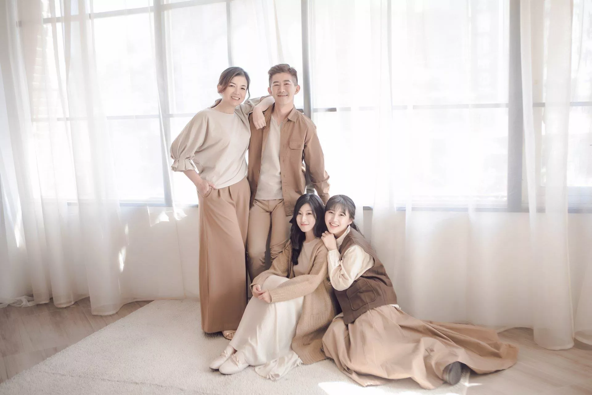 婕寧-婚紗攝影照-桃園婚紗攝影照W21禮服出租婚紗包套桃園推薦婚紗店新娘秘書新秘新密閨蜜寫真照全家福照桃園韓國韓式婚紗桃園CP值高的婚紗桃園自助婚紗美式婚紗雜誌婚紗電影婚紗28-寧-全家福照(5號攝影師)