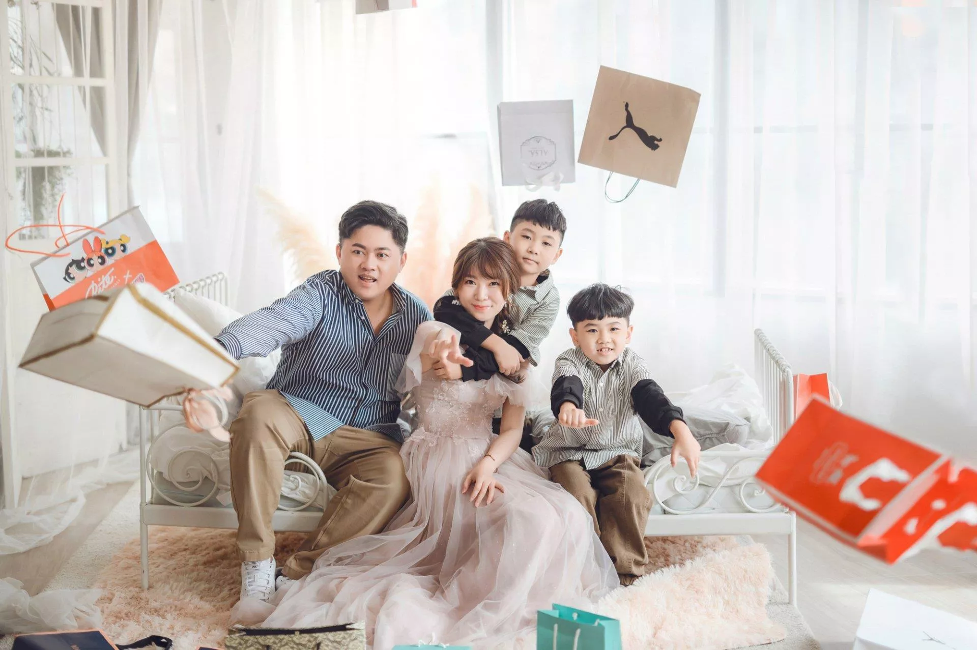 家瑜-婚紗攝影照-桃園婚紗攝影照W21禮服出租婚紗包套桃園推薦婚紗店新娘秘書新秘新密閨蜜寫真照全家福照桃園韓國韓式婚紗桃園CP值高的婚紗桃園自助婚紗美式婚紗雜誌婚紗電影婚紗13-瑜-全家福照(8號攝影師)