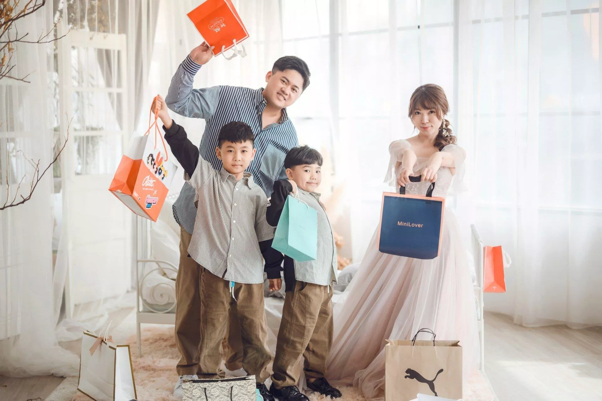 家瑜-婚紗攝影照-桃園婚紗攝影照W21禮服出租婚紗包套桃園推薦婚紗店新娘秘書新秘新密閨蜜寫真照全家福照桃園韓國韓式婚紗桃園CP值高的婚紗桃園自助婚紗美式婚紗雜誌婚紗電影婚紗15-瑜-全家福照(8號攝影師)