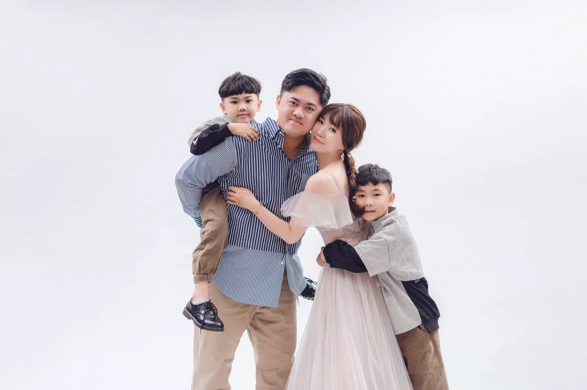家瑜-婚紗攝影照-桃園婚紗攝影照W21禮服出租婚紗包套桃園推薦婚紗店新娘秘書新秘新密閨蜜寫真照全家福照桃園韓國韓式婚紗桃園CP值高的婚紗桃園自助婚紗美式婚紗雜誌婚紗電影婚紗17-瑜-全家福照(8號攝影師)