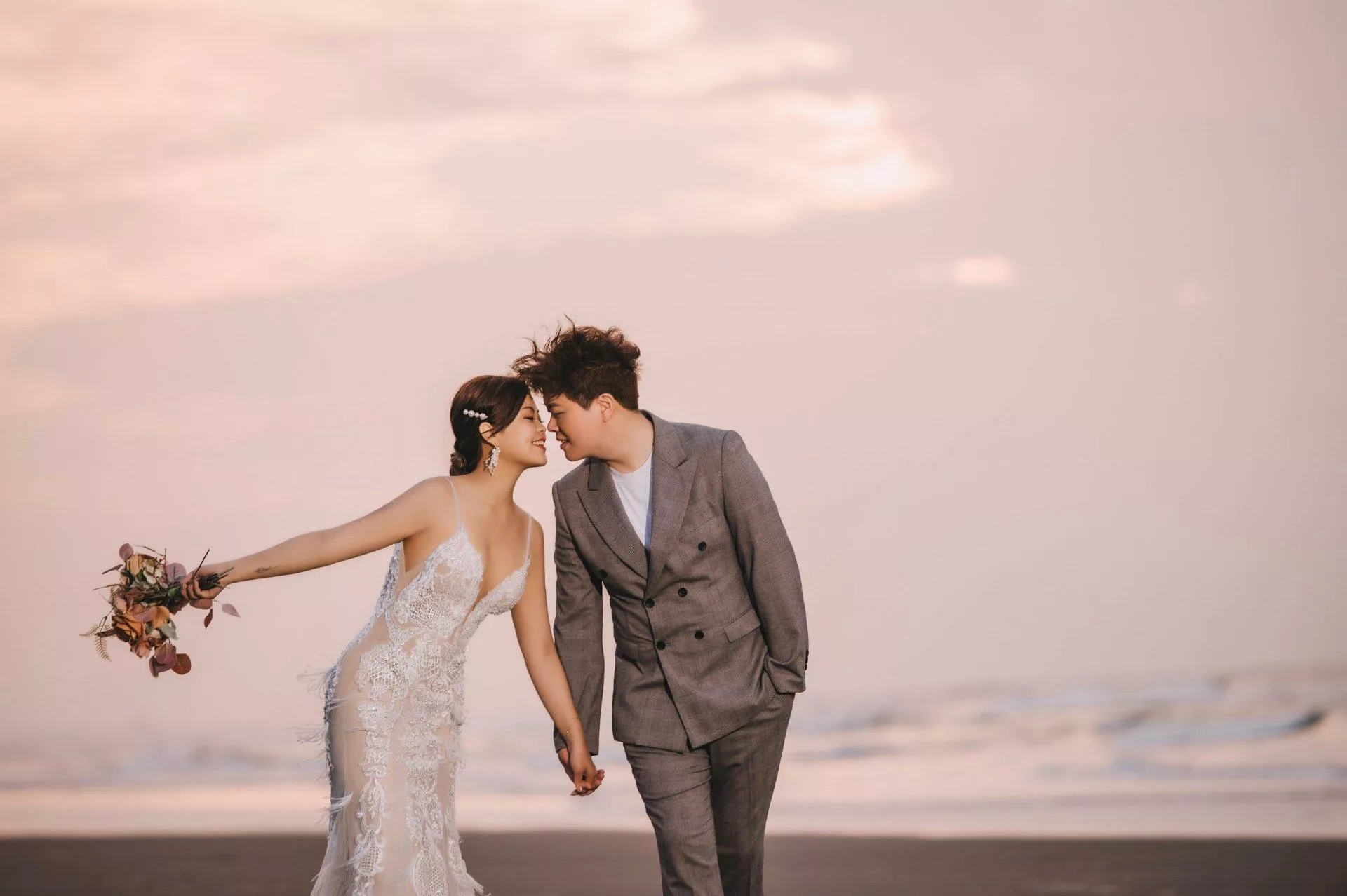 丁平＆秀紋-婚紗攝影照-婚紗攝影照手工婚紗禮服出租婚紗攝影照-婚紗攝影照-桃園婚紗攝影照W21禮服出租婚紗包套桃園推薦婚紗店新娘秘書新秘新密閨蜜寫真照全家福照桃園韓國韓式婚紗桃園CP值高的婚紗桃園自助婚紗美式婚紗雜誌婚紗電影婚紗24-紋-婚紗攝影照(8號攝影師)