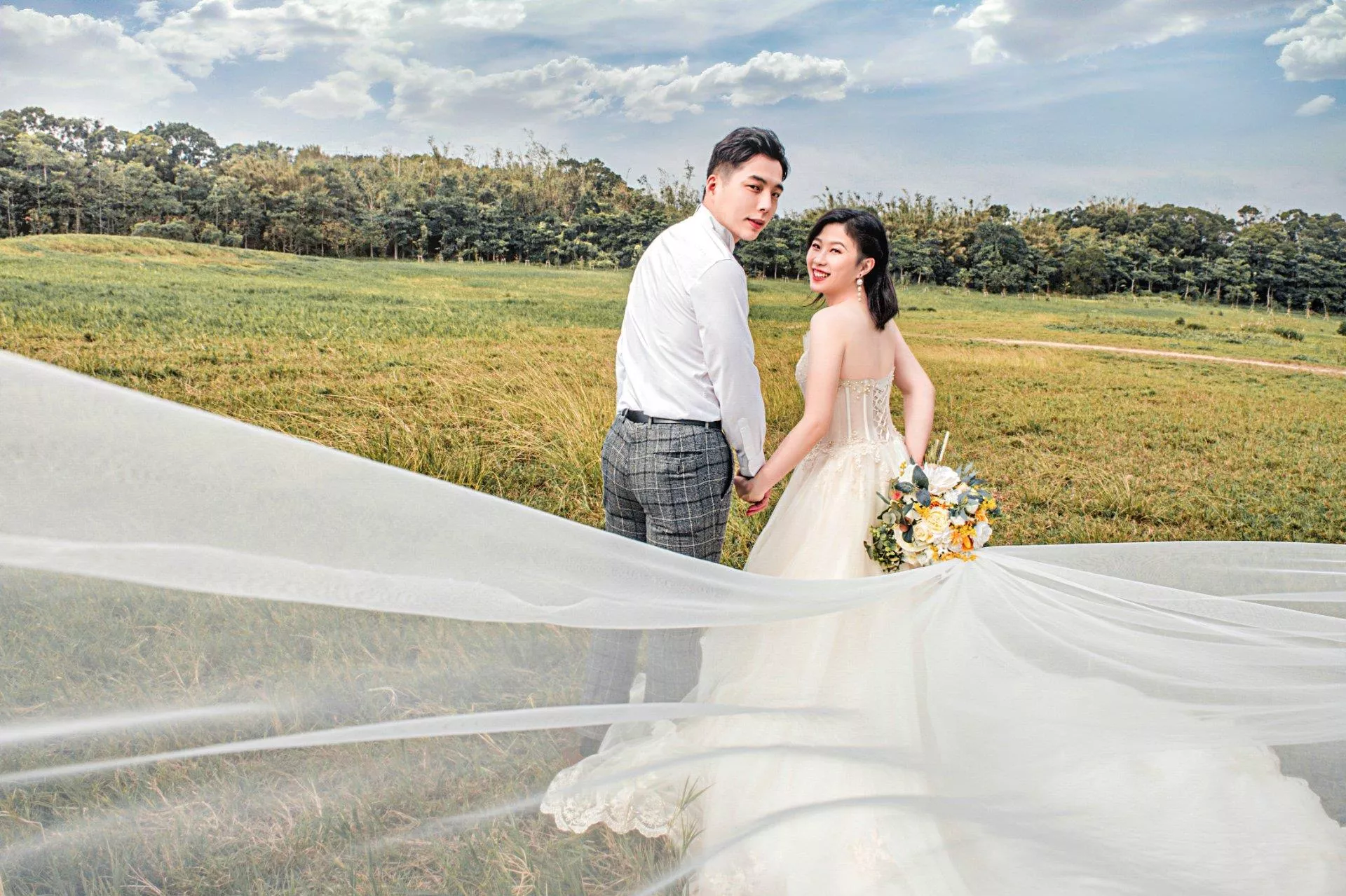 烱銘＆玲芳-婚紗攝影照-婚紗攝影照手工婚紗禮服出租婚紗攝影照-婚紗攝影照-桃園婚紗攝影照W21禮服出租婚紗包套桃園推薦婚紗店新娘秘書新秘新密閨蜜寫真照全家福照桃園韓國韓式婚紗桃園CP值高的婚紗桃園自助婚紗美式婚紗雜誌婚紗電影婚紗17-芳-婚紗攝影照(5號攝影師)