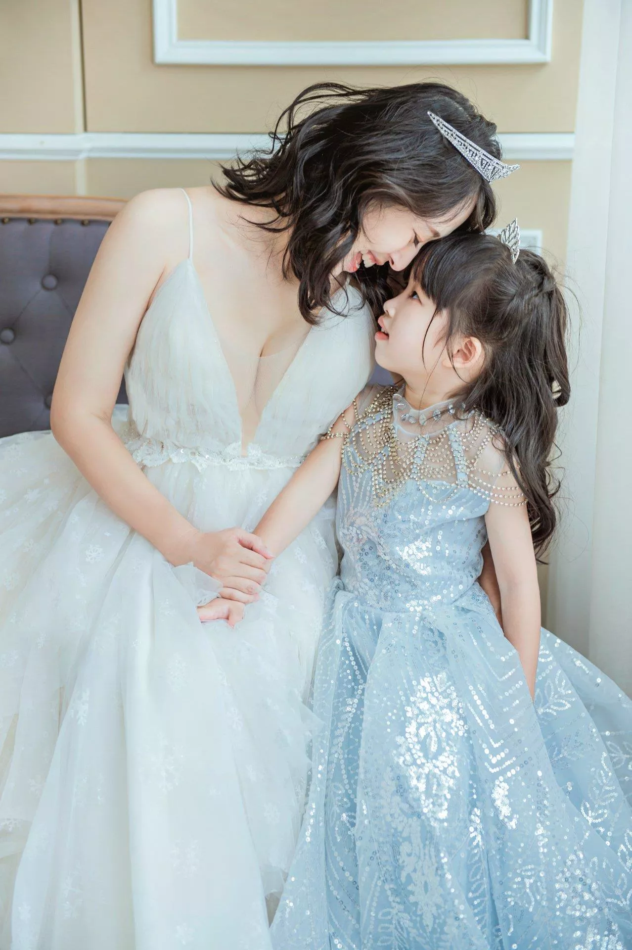怡珍-婚紗攝影照-婚紗攝影照手工婚紗禮服出租婚紗攝影照-婚紗攝影照-桃園婚紗攝影照W21禮服出租婚紗包套桃園推薦婚紗店新娘秘書新秘新密閨蜜寫真照全家福照桃園韓國韓式婚紗桃園CP值高的婚紗桃園自助婚紗美式婚紗雜誌婚紗電影婚紗2-珍-全家福照(5號攝影師)