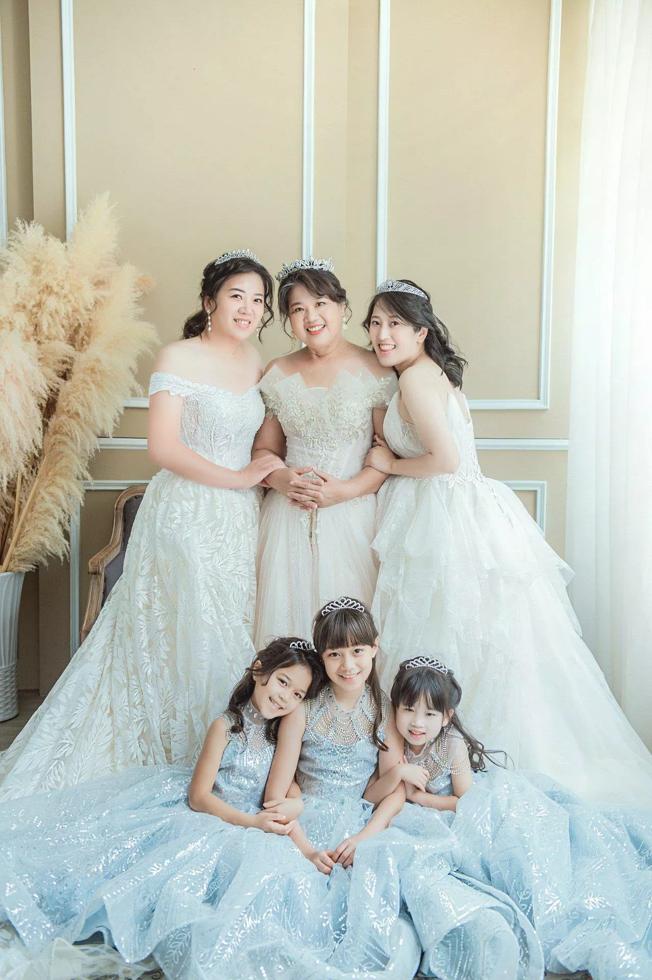 怡珍-婚紗攝影照-婚紗攝影照手工婚紗禮服出租婚紗攝影照-婚紗攝影照-桃園婚紗攝影照W21禮服出租婚紗包套桃園推薦婚紗店新娘秘書新秘新密閨蜜寫真照全家福照桃園韓國韓式婚紗桃園CP值高的婚紗桃園自助婚紗美式婚紗雜誌婚紗電影婚紗4-珍-全家福照(5號攝影師)