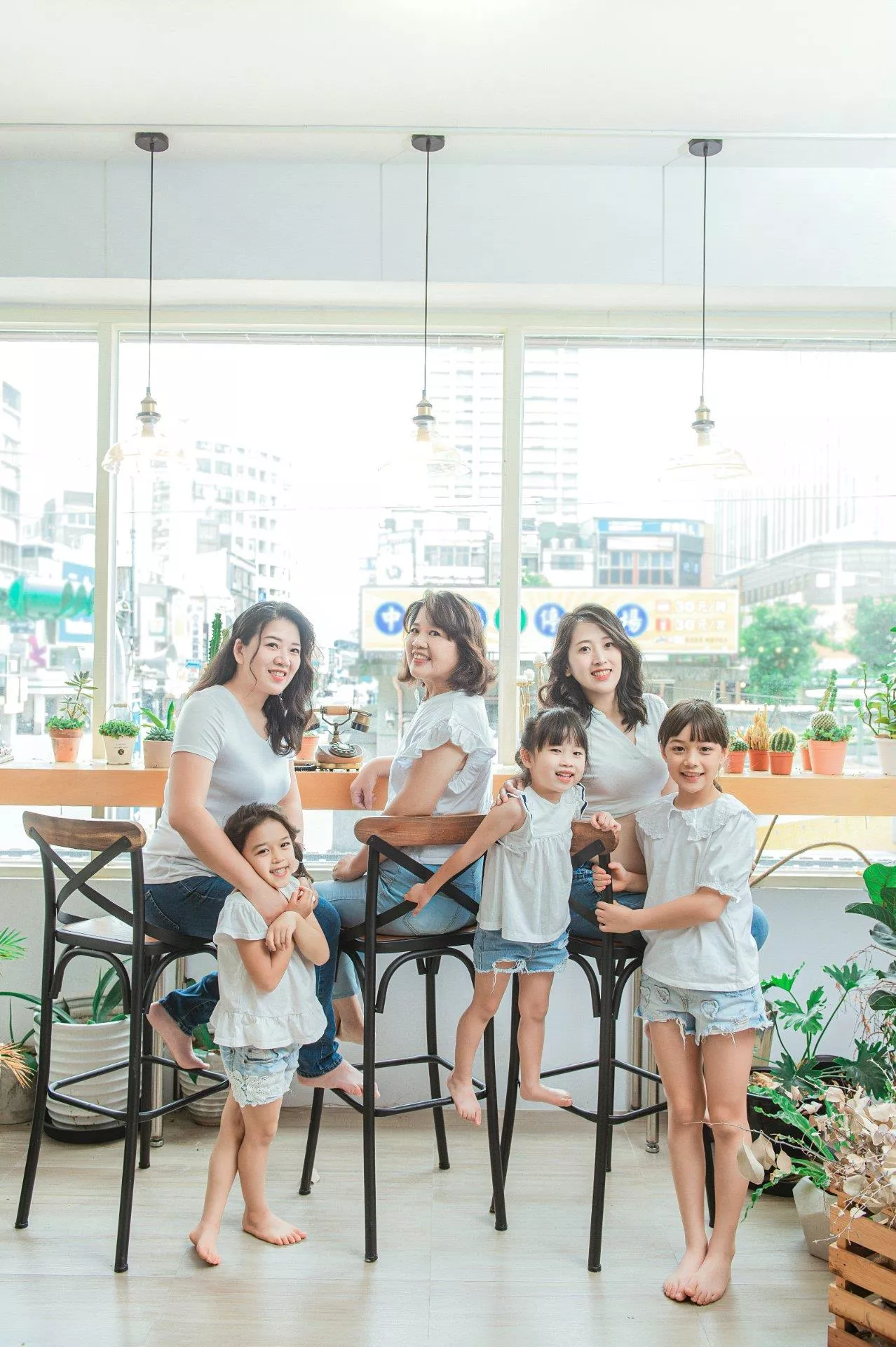 怡珍-婚紗攝影照-婚紗攝影照手工婚紗禮服出租婚紗攝影照-婚紗攝影照-桃園婚紗攝影照W21禮服出租婚紗包套桃園推薦婚紗店新娘秘書新秘新密閨蜜寫真照全家福照桃園韓國韓式婚紗桃園CP值高的婚紗桃園自助婚紗美式婚紗雜誌婚紗電影婚紗16-珍-全家福照(5號攝影師)