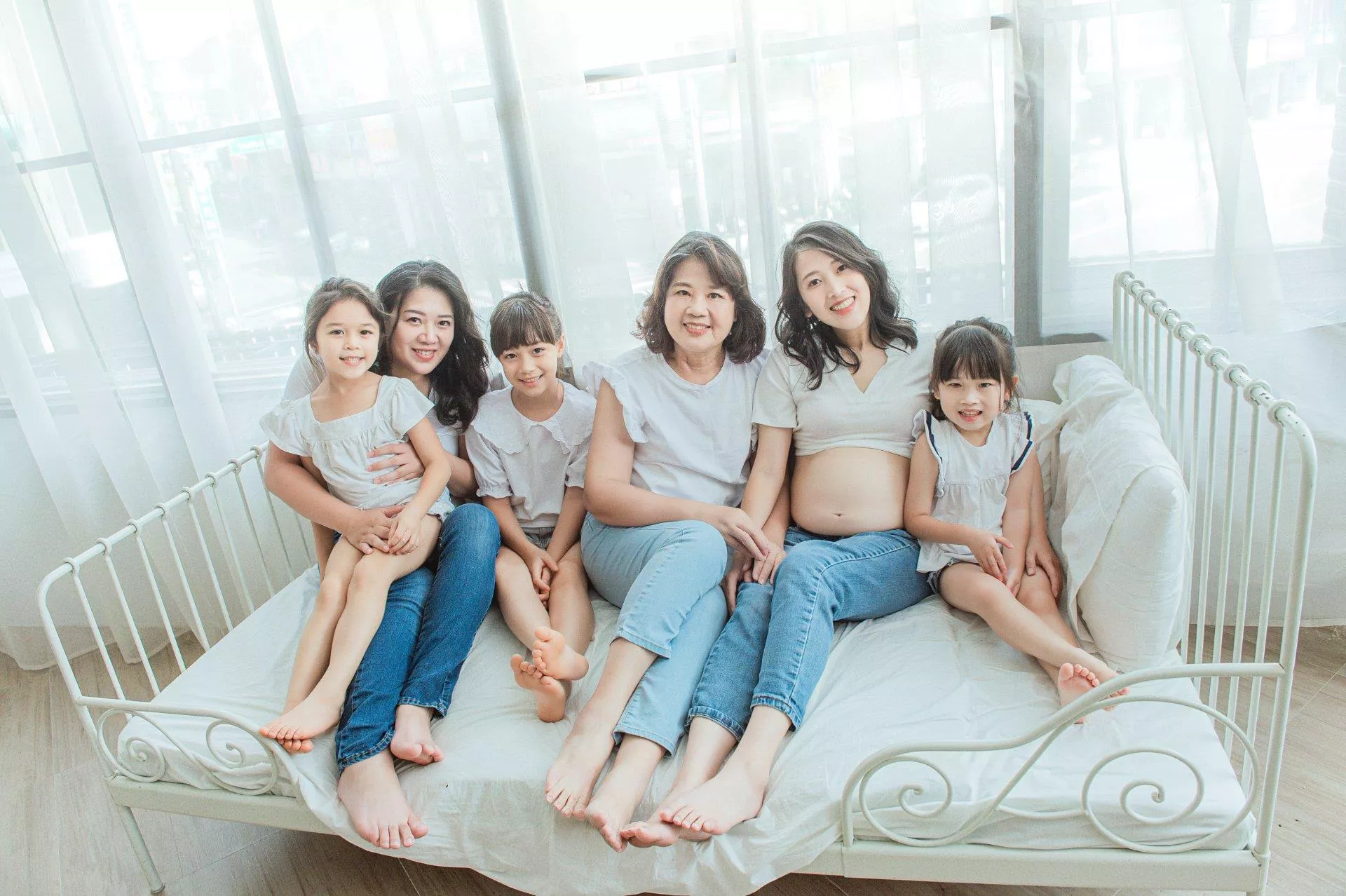 怡珍-婚紗攝影照-婚紗攝影照手工婚紗禮服出租婚紗攝影照-婚紗攝影照-桃園婚紗攝影照W21禮服出租婚紗包套桃園推薦婚紗店新娘秘書新秘新密閨蜜寫真照全家福照桃園韓國韓式婚紗桃園CP值高的婚紗桃園自助婚紗美式婚紗雜誌婚紗電影婚紗19-珍-全家福照(5號攝影師)