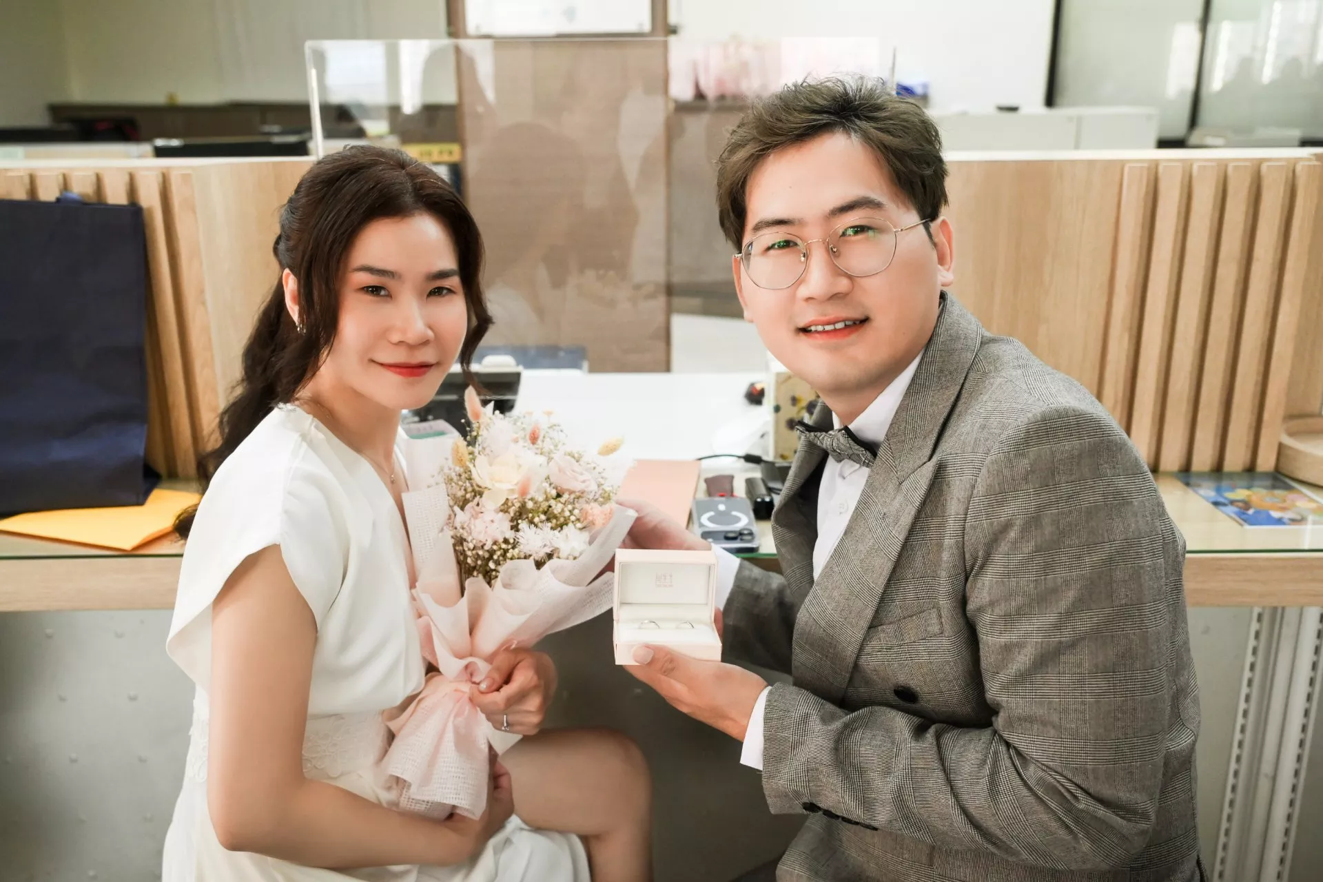 婚紗攝影照-登記婚紗照桃園婚紗攝影照W21禮服出租婚紗包套桃園推薦婚紗店新娘秘書新秘新密閨蜜寫真照全家福照桃園韓國韓式婚紗桃園CP值高的婚紗桃園自助婚紗美式婚紗雜誌婚紗電影婚紗3-侑萱-登記婚紗