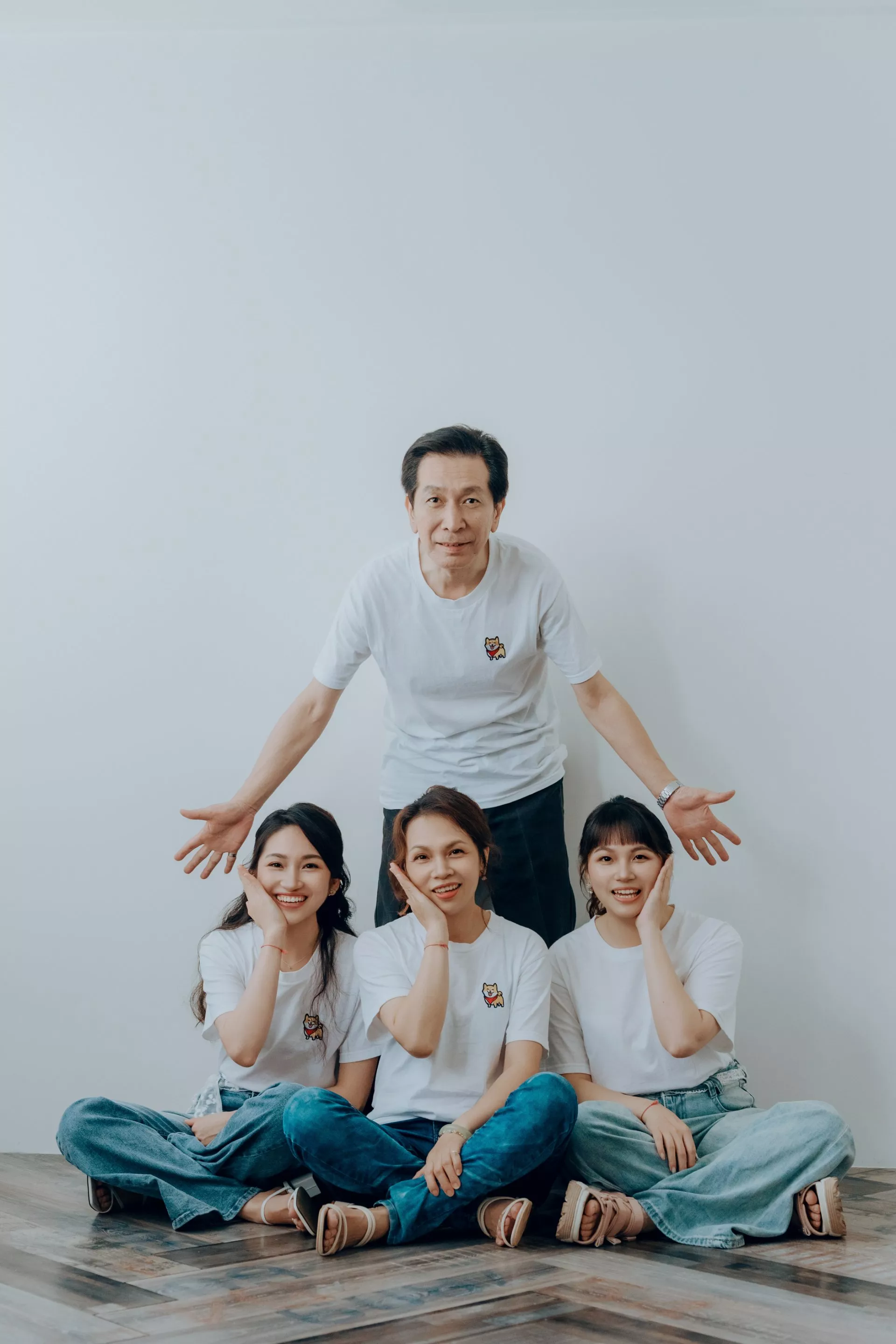 婚紗攝影照a-登記婚紗照桃園婚紗攝影照W21禮服出租婚紗包套桃園推薦婚紗店新娘秘書新秘新密閨蜜寫真照全家福照桃園韓國韓式婚紗桃園CP值高的婚紗桃園自助婚紗美式婚紗雜誌婚紗電影婚紗20-思穎-全家福攝影照(8號攝影師)